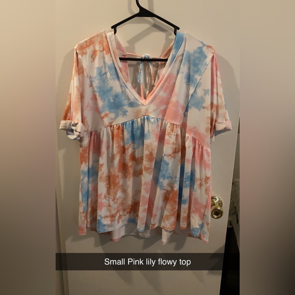 Small pink Lily tie dye flowy shirt